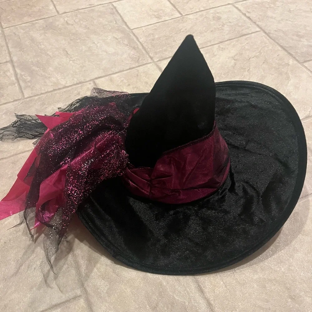 Shimmer Witch girls 3-4t costume. Beautiful shiny bright pink/ black dress&hat.